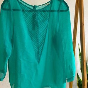 Kimchi Blue V-Inset Crinkle Blouse in Green